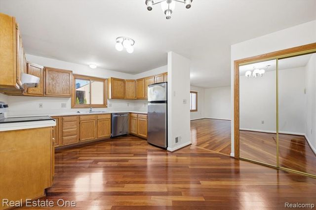 2251 Crystal Drive, Rochester Hills, MI 48309