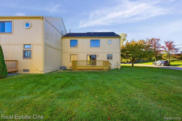 2251 Crystal Drive, Rochester Hills, MI 48309