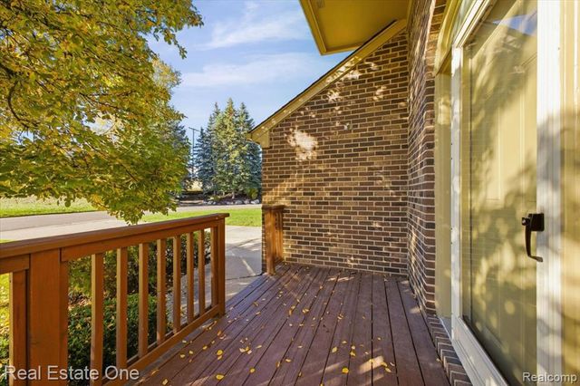 2251 Crystal Drive, Rochester Hills, MI 48309