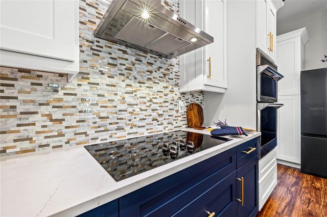 6325 11TH AVENUE S, Gulfport, FL 33707