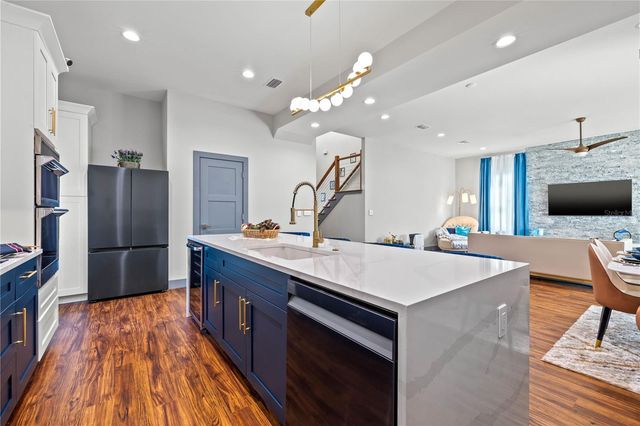 6325 11TH AVENUE S, Gulfport, FL 33707