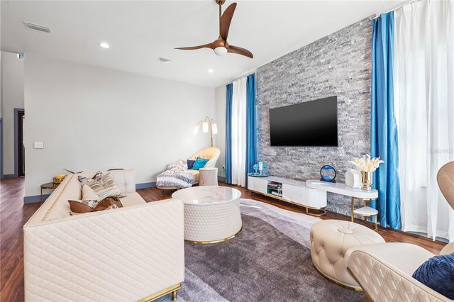 6325 11TH AVENUE S, Gulfport, FL 33707