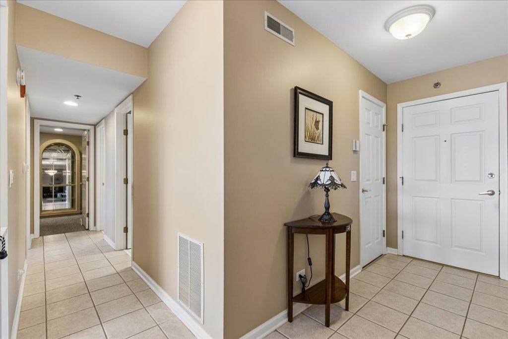 710 CREEKSIDE Drive 504, Mount Prospect, IL 60056 — photo 2