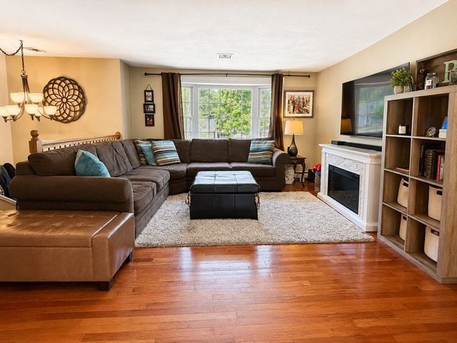 28 Park Ave West, Weymouth, MA 02190