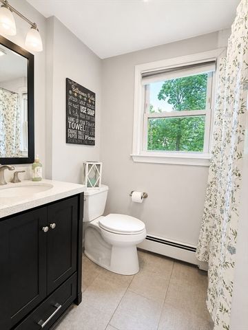 28 Park Ave West, Weymouth, MA 02190