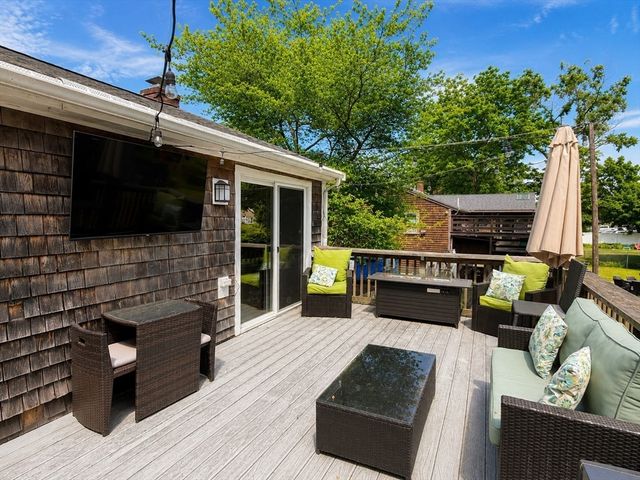 28 Park Ave West, Weymouth, MA 02190