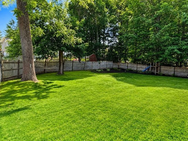 28 Park Ave West, Weymouth, MA 02190