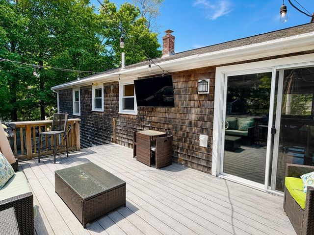 28 Park Ave West, Weymouth, MA 02190