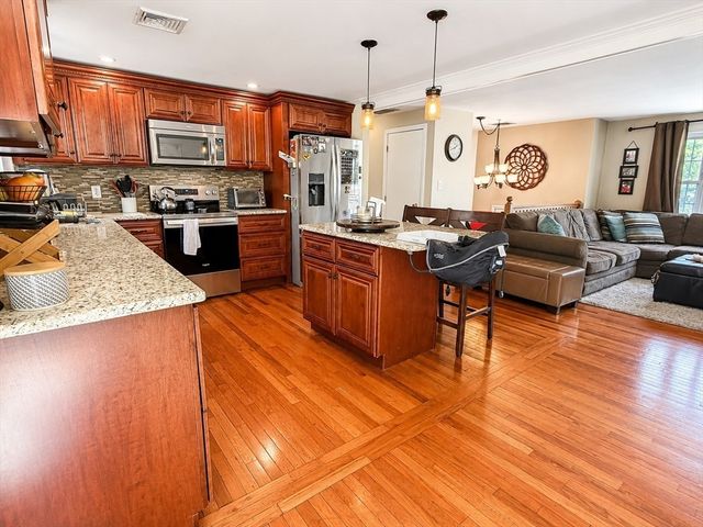 28 Park Ave West, Weymouth, MA 02190
