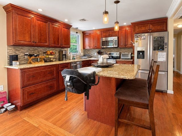 28 Park Ave West, Weymouth, MA 02190
