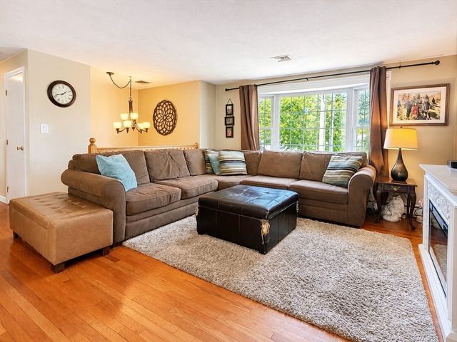 28 Park Ave West, Weymouth, MA 02190