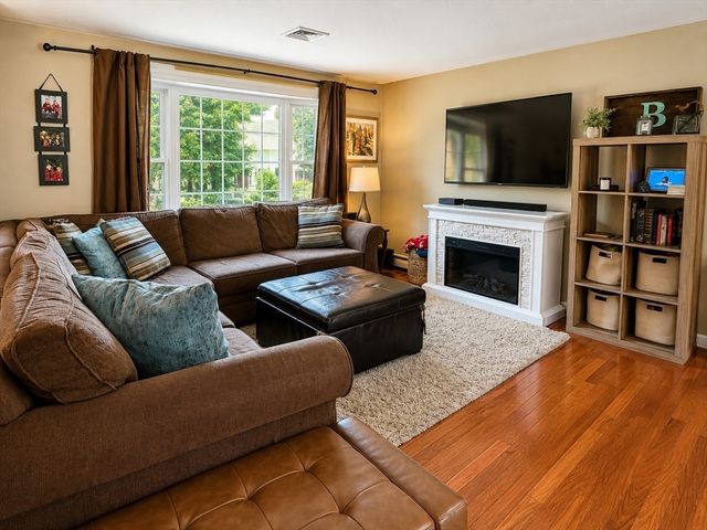 28 Park Ave West, Weymouth, MA 02190