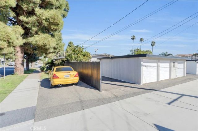 425 Ford, Costa Mesa, CA 92627