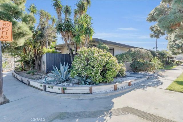 425 Ford, Costa Mesa, CA 92627