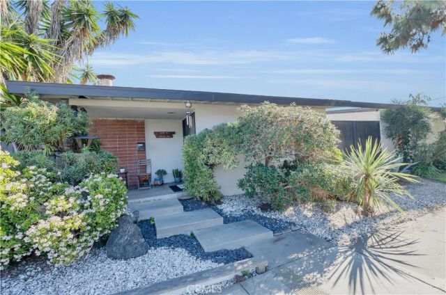 425 Ford, Costa Mesa, CA 92627