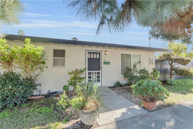425 Ford, Costa Mesa, CA 92627