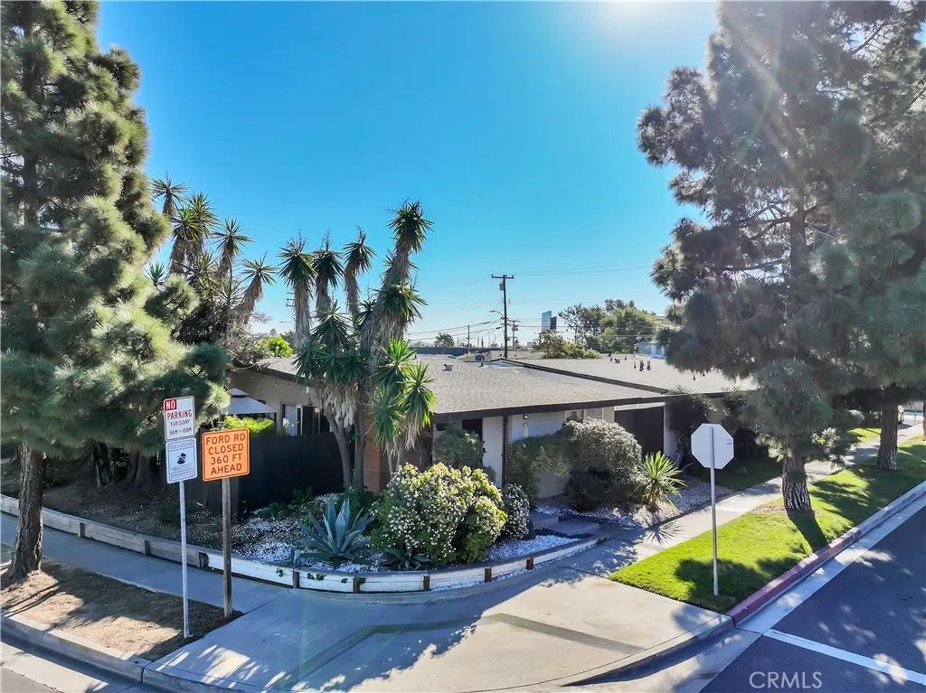 425 Ford, Costa Mesa, CA 92627