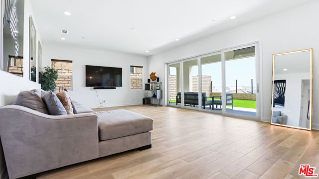 21230 W Wildflower Way, Chatsworth (los Angeles), CA 91311