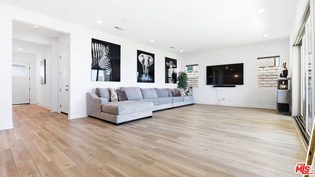 21230 W Wildflower Way, Chatsworth (los Angeles), CA 91311