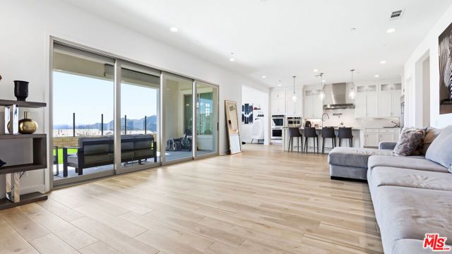 21230 W Wildflower Way, Chatsworth (los Angeles), CA 91311