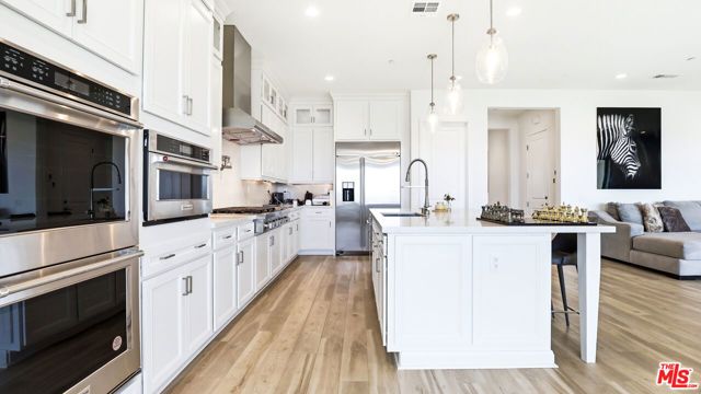 21230 W Wildflower Way, Chatsworth (los Angeles), CA 91311