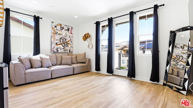 21230 W Wildflower Way, Chatsworth (los Angeles), CA 91311