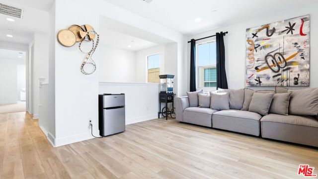 21230 W Wildflower Way, Chatsworth (los Angeles), CA 91311
