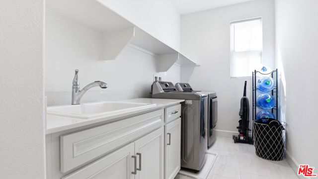 21230 W Wildflower Way, Chatsworth (los Angeles), CA 91311