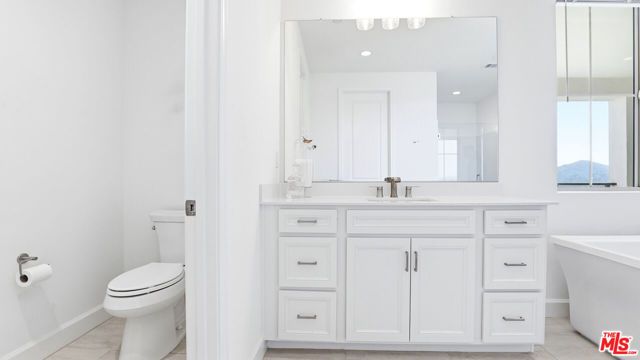 21230 W Wildflower Way, Chatsworth (los Angeles), CA 91311