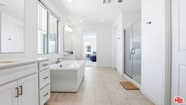 21230 W Wildflower Way, Chatsworth (los Angeles), CA 91311