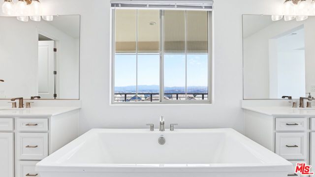 21230 W Wildflower Way, Chatsworth (los Angeles), CA 91311