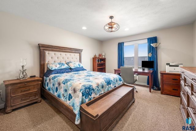 102 E Ivy Rd Ln Lane, Tea, SD 57064