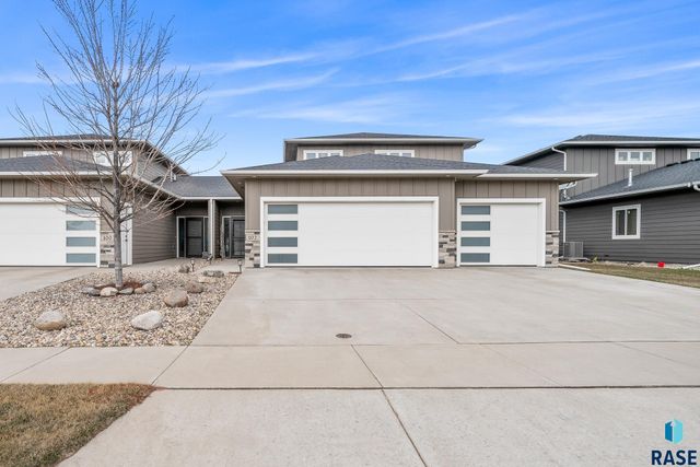 102 E Ivy Rd Ln Lane, Tea, SD 57064