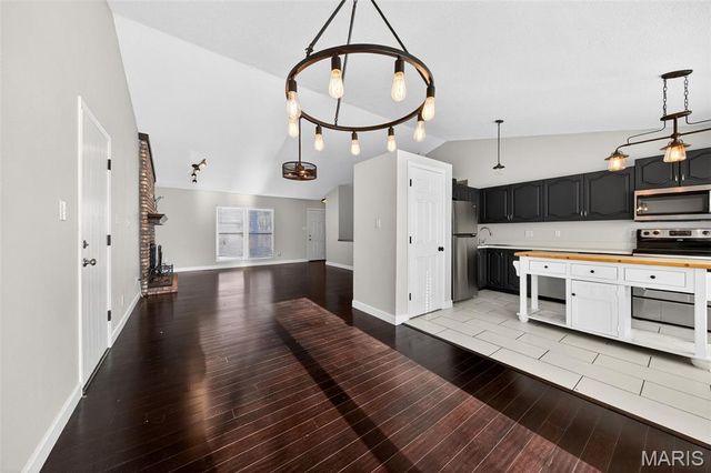 2128 Monks Hollow Drive, Florissant, MO 63031