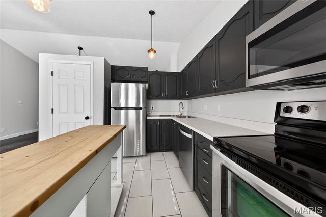 2128 Monks Hollow Drive, Florissant, MO 63031