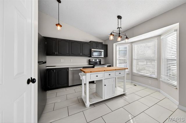 2128 Monks Hollow Drive, Florissant, MO 63031