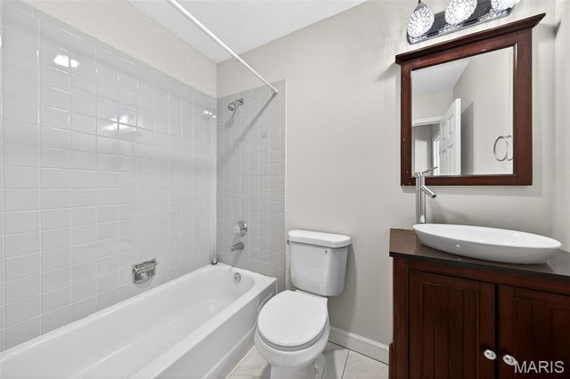 2128 Monks Hollow Drive, Florissant, MO 63031