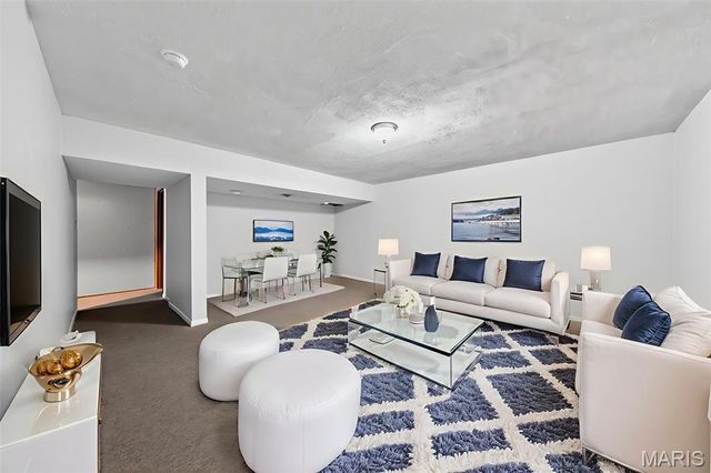 2128 Monks Hollow Drive, Florissant, MO 63031