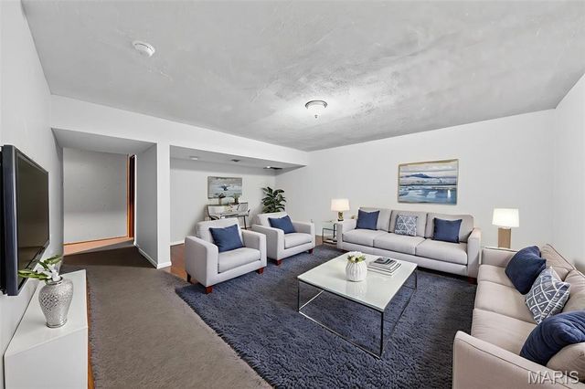 2128 Monks Hollow Drive, Florissant, MO 63031