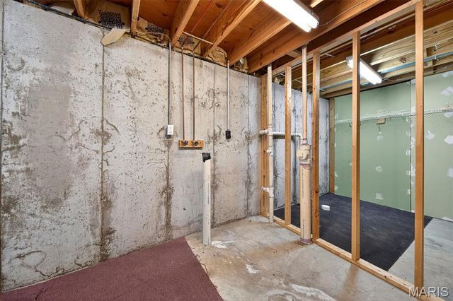 2128 Monks Hollow Drive, Florissant, MO 63031