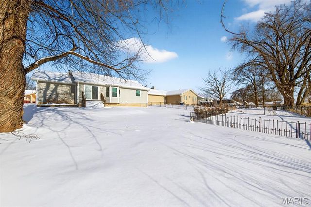 2128 Monks Hollow Drive, Florissant, MO 63031