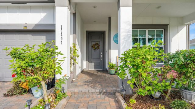 19404 Broad Shore Walk, Loxahatchee, FL 33470