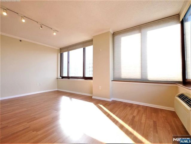 100 Old Palisade Road 2411, Fort Lee, NJ 07024