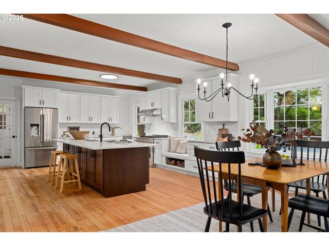 8867 Se 10TH Ave, Portland, OR 97202