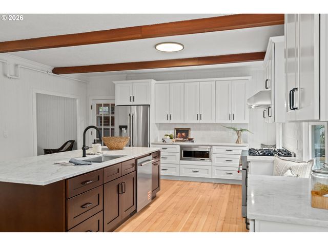 8867 Se 10TH Ave, Portland, OR 97202