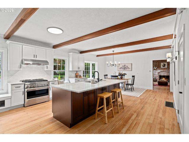 8867 Se 10TH Ave, Portland, OR 97202