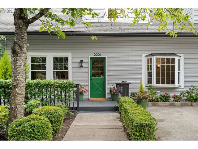 8867 Se 10TH Ave, Portland, OR 97202