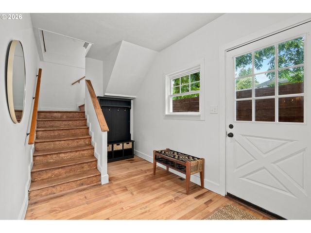8867 Se 10TH Ave, Portland, OR 97202