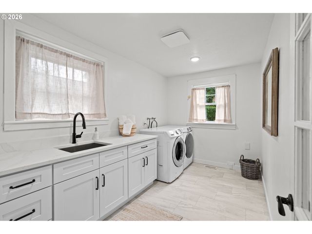 8867 Se 10TH Ave, Portland, OR 97202