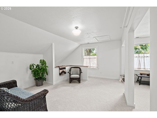 8867 Se 10TH Ave, Portland, OR 97202
